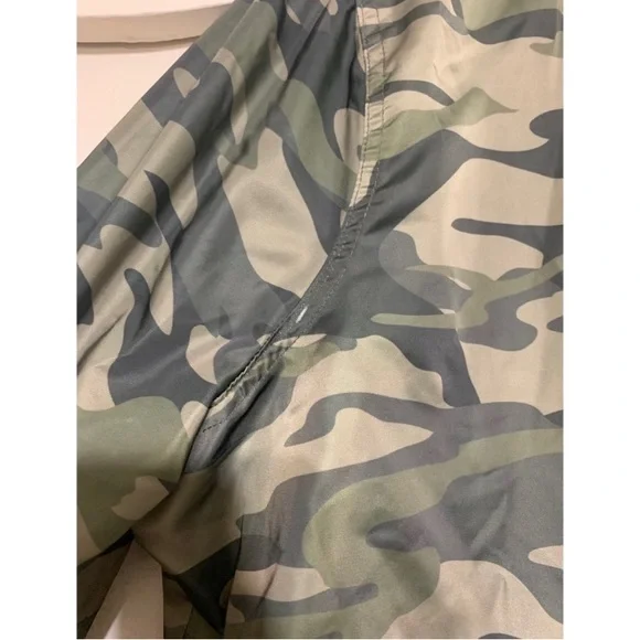 Torrid Camo Bomber Jacket 💚 - Picture 5 of 7